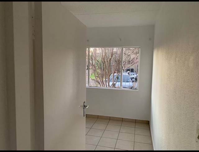 2 BEDROOM APARTMENT FOR SALE IN VANDERBIJLPARK SE 3